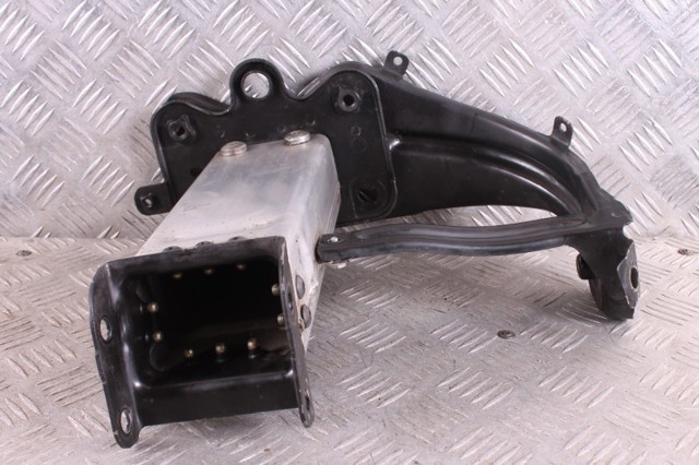 MERCEDES A2116200795 Кронштейн бампера переднего левый в наличии Ровно