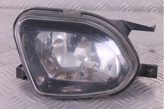 Противотуманка правая A2118201256 MERCEDES
