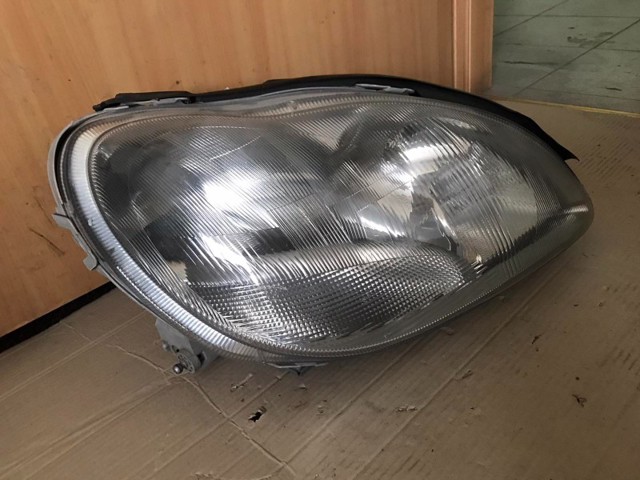 MERCEDES A2208200861 Правая фара в наличии Чернигов