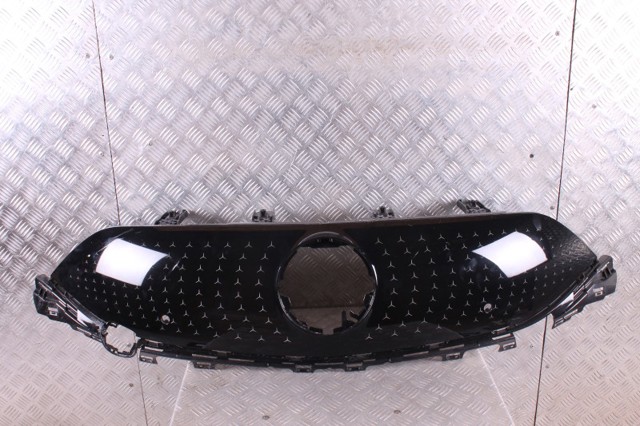 A2978880600 MERCEDES Кронштейн решетки радиатора купить в Ровно