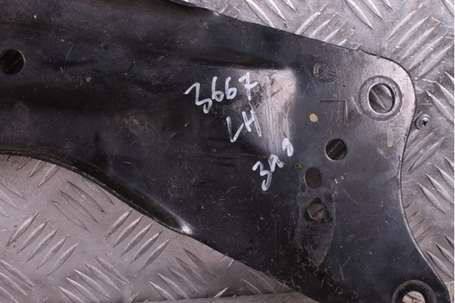 Рычаг/тяга задней подвески продольный нижний, левый B45A28250 MAZDA