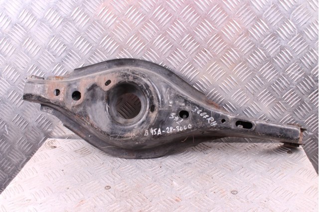 Балансир задний нижний, правый B45A28300C MAZDA