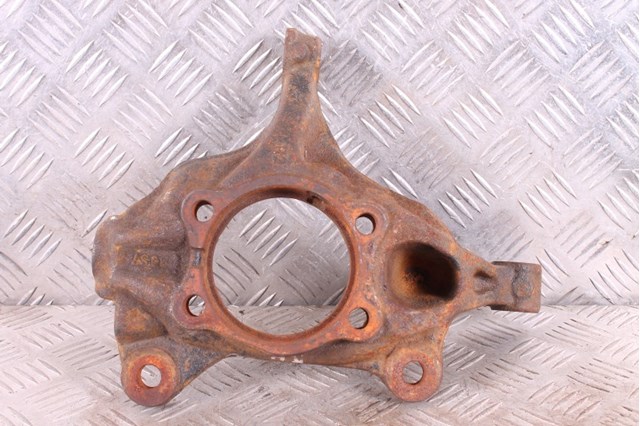 Цапфа передняя правая B45A33021 MAZDA
