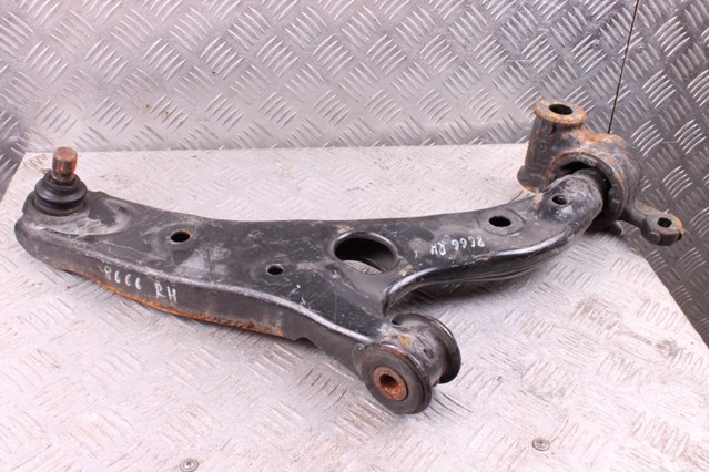 B60S34300G Нижний рычаг купить Днепр