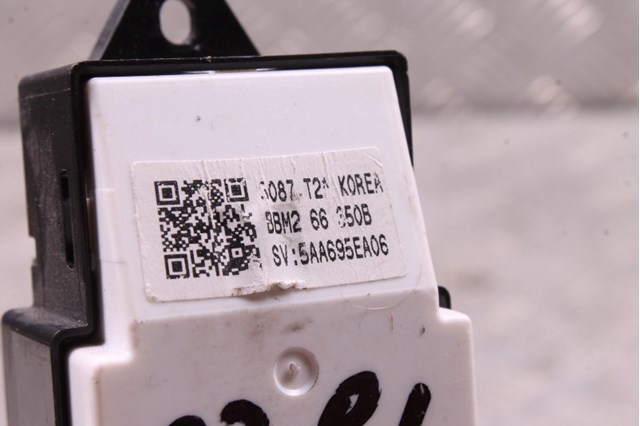 Кнопки переднего левого стеклоподъемника BBM266350B MAZDA