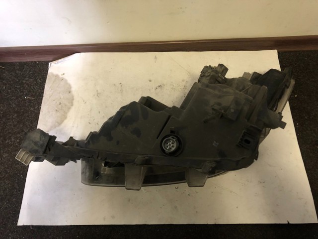 MAZDA BSP551030 Правая фара в наличии Чернигов