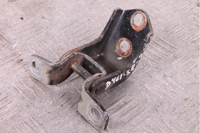MAZDA D46158210 Петля двери передней левой в наличии Черкассы