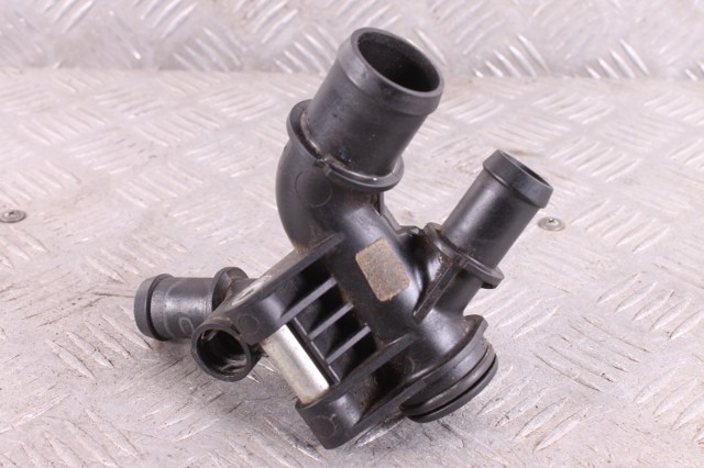 DS7G8K556CC FORD Фланец системы охлаждения (тройник) купить в Одесса