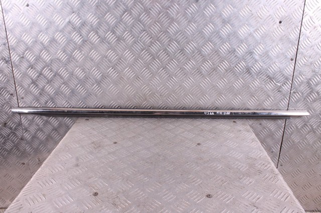 Уплотнитель стекла двери передней правой внешний (планка) DS7Z5421452A FORD