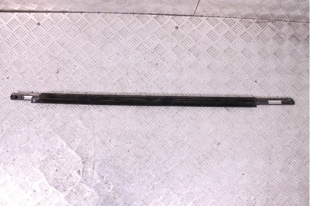 DS7Z5425860A FORD Уплотнитель стекла задней правой двери купить в Львов