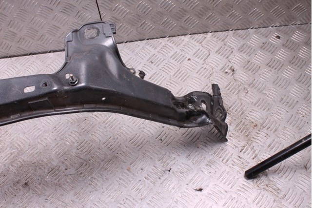 DS7Z8A284A FORD Верхняя рамка радиатора купить в Черновцы