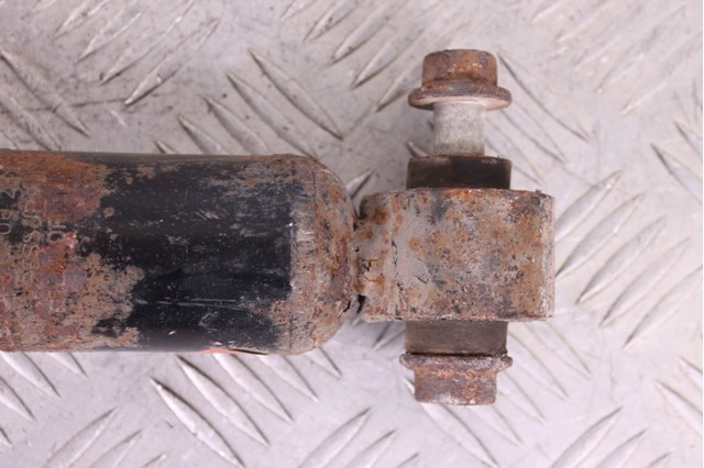 Амортизатор подвески передний левый E43031KT1A NISSAN