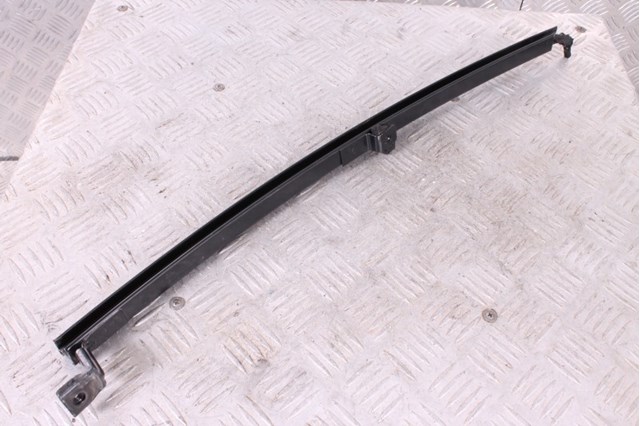 Направляющая стекла рамки двери, заднего правая GHK172602B MAZDA
