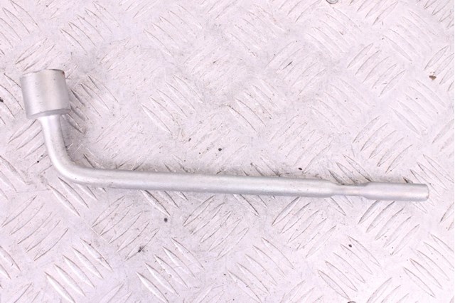 Ключ баллонный LD4769671 MAZDA
