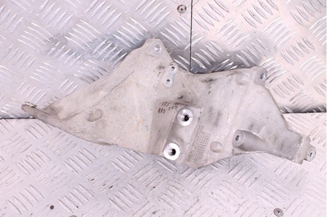 Кронштейн крепления генератора LR018304 LAND ROVER