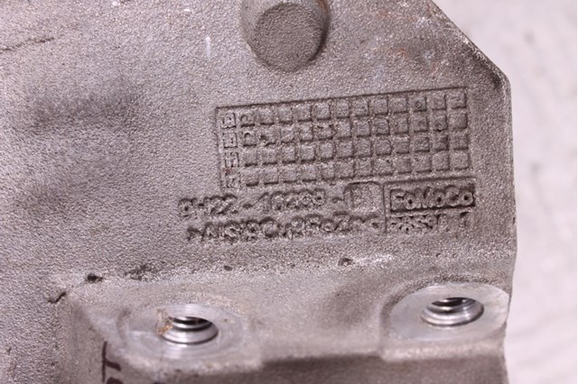 LR018304 LAND ROVER Кронштейн генератора купить в Украина