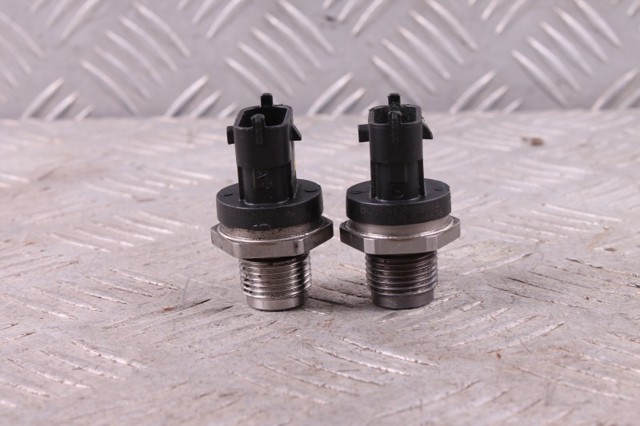 Датчик давления топлива LR020693 LAND ROVER
