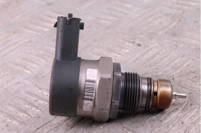 LR022983 LAND ROVER Регулятор давления топлива купить в Черновцы