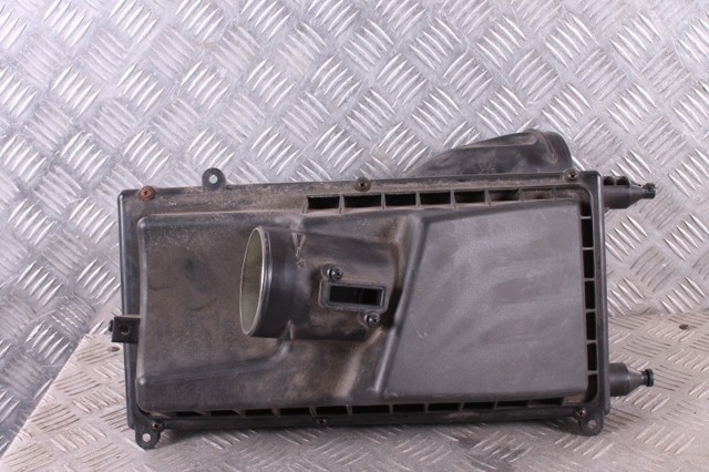 Корпус воздушного фильтра, правый LR036425 LAND ROVER