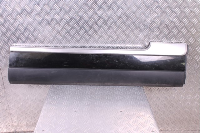 Молдинг двери передней правой нижний LR038845 LAND ROVER