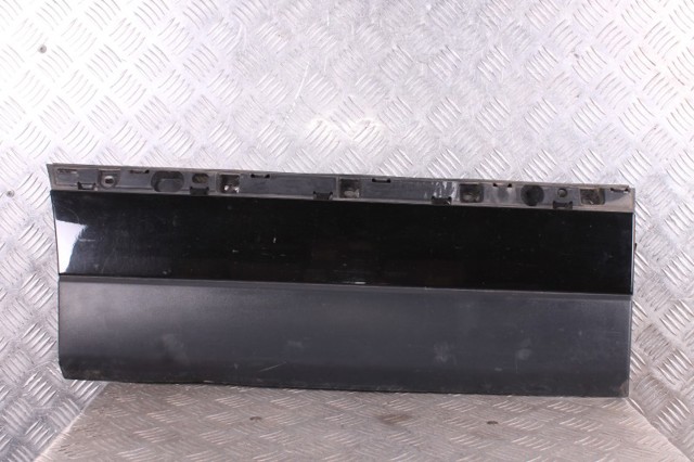 Молдинг двери задней правой нижний LR038855 LAND ROVER