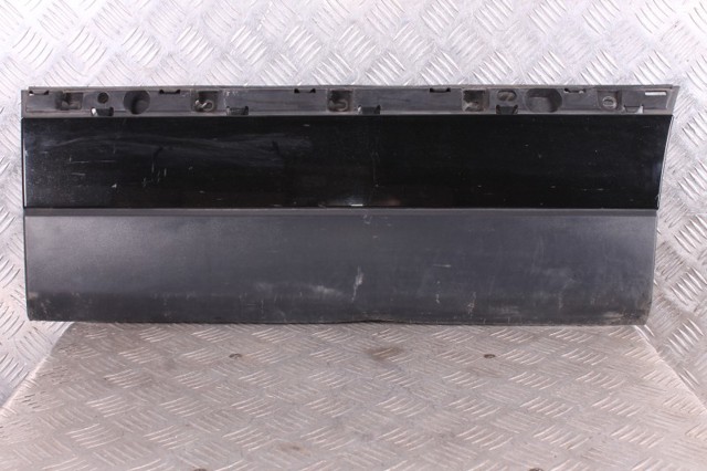 Молдинг двери задней левой нижний LR038856 LAND ROVER