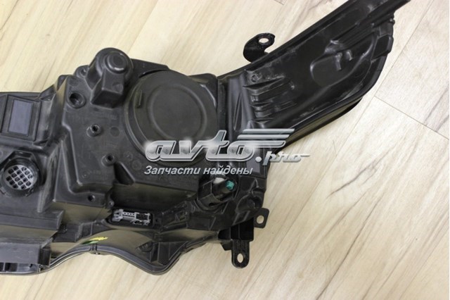 Вставка фары правой LR040673 LAND ROVER