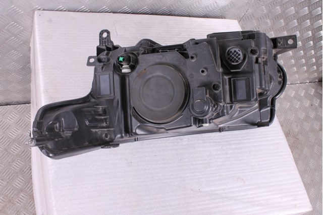 LR040673 LAND ROVER Правая фара купить в Каменское