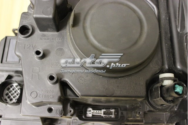 LAND ROVER LR040673 Правая фара в наличии Запорожье