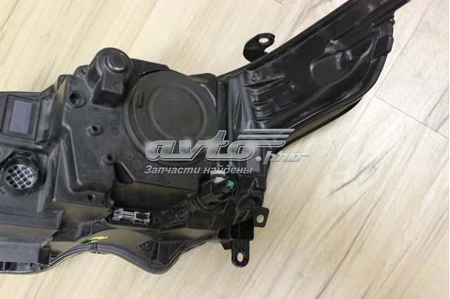 LR040673 LAND ROVER Правая фара купить в Львов
