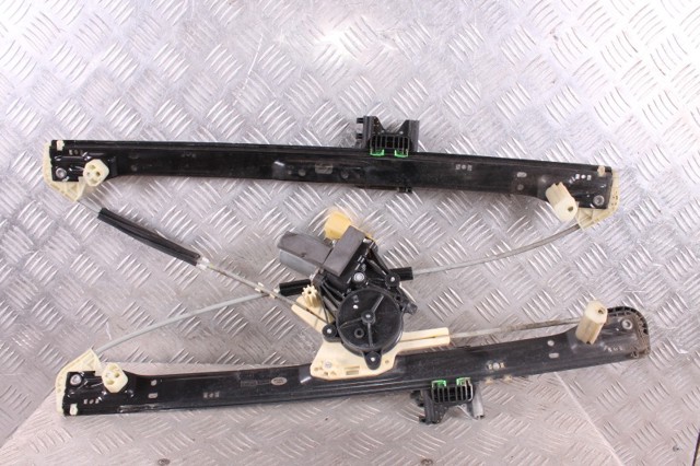 Стеклоподъемник задней правой двери LR043936 LAND ROVER