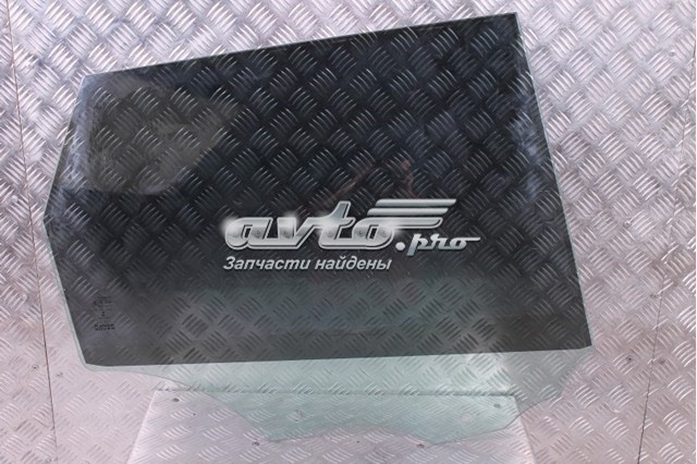 Стекло задней правой двери LR043950 LAND ROVER