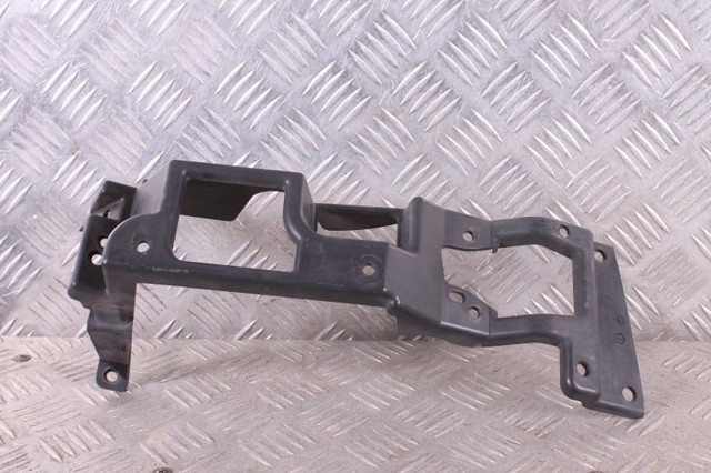 Крепление противотуманки, левой LR050518 LAND ROVER