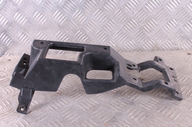 Крепление противотуманки правой LR050519 LAND ROVER