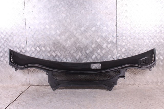 Водосток лобового стекла, жабо LR066548 LAND ROVER