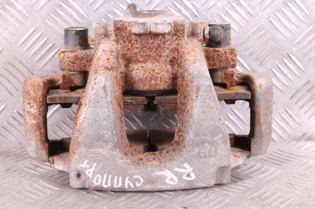 Суппорт тормозной, передний, правый LR090688 LAND ROVER