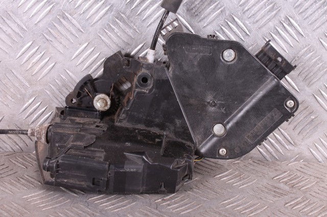 Дверной замок передний правый LR091524 LAND ROVER