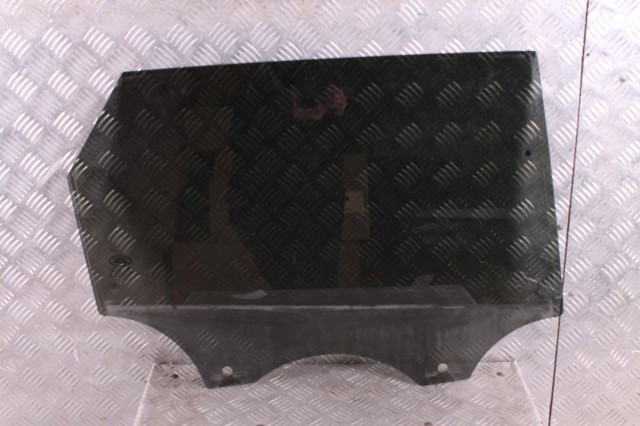 Стекло задней правой двери LR093211 LAND ROVER