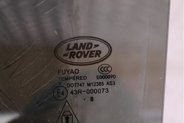 Стекло двери задней левой LR093213 LAND ROVER