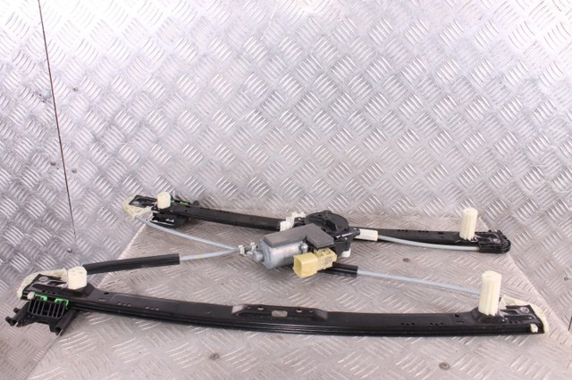 Механизм стеклоподъемника двери задней, левой LR098183 LAND ROVER