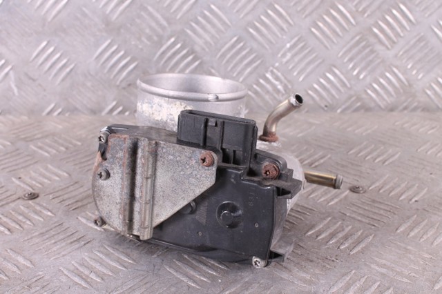 Дроссельная заслонка в сборе MN135985 MITSUBISHI