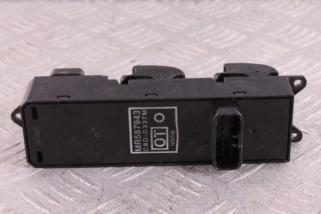Кнопки переднего левого стекло подъёмника MR587943 MITSUBISHI