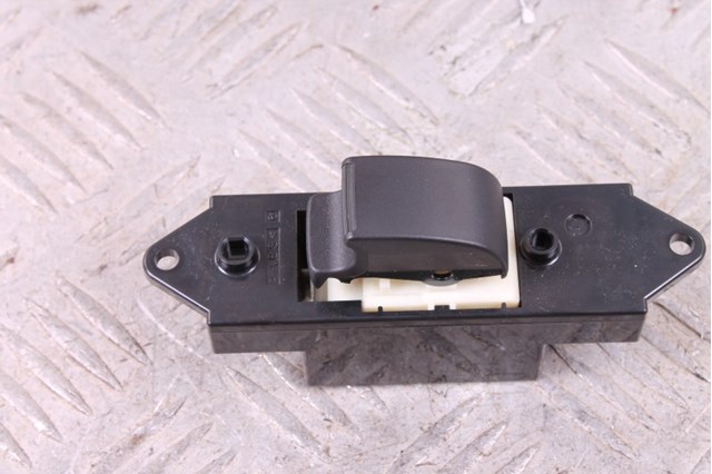 Кнопки переднего правого стекло подъёмника MR587944 MITSUBISHI