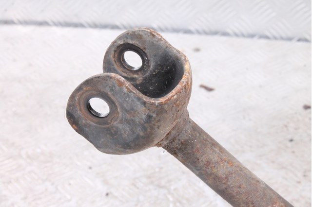 Тяга продольная задней подвески MR589498 MITSUBISHI