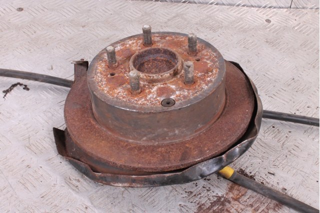 Ступицы задних колес MR589520 MITSUBISHI