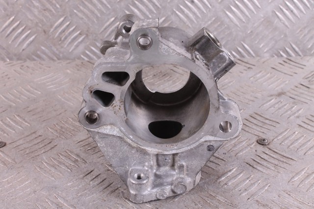 P30110190 MAZDA Кронштейн топливного насоса ТНВД купить в Украина