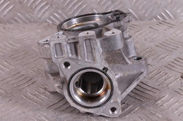 P30110190 MAZDA Кронштейн топливного насоса ТНВД купить в Сумы