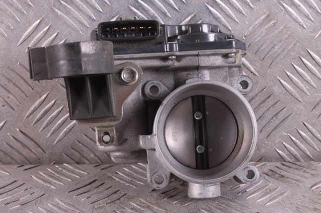 MAZDA PE0113640B Дроссельная заслонка в сборе в наличии Одесса