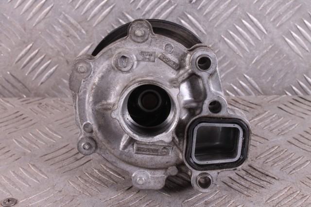 Насос системы охлаждения PE0115010B MAZDA