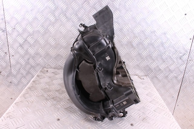 MAZDA PE1113100B Коллектор впускной в наличии Чернигов